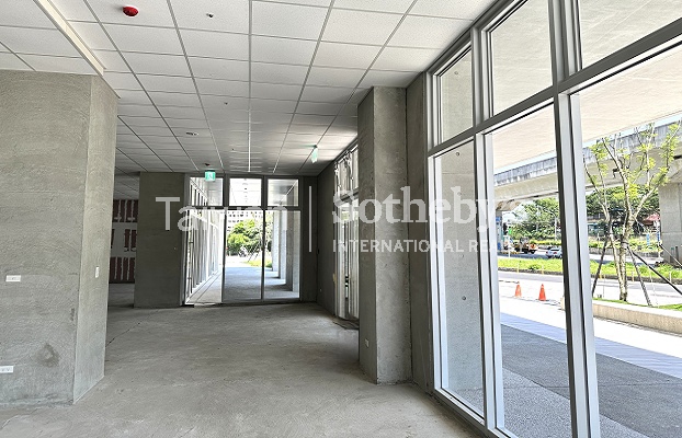 淡海知名超商包租金店室內照